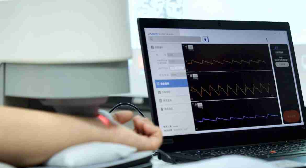 牛牛游戏耘康以高解析与拟真的显示技术，，将其应用于中医检测，，，，提供“中医数位化检测方案”，，，，使传统中医检测结果数据化与可视化