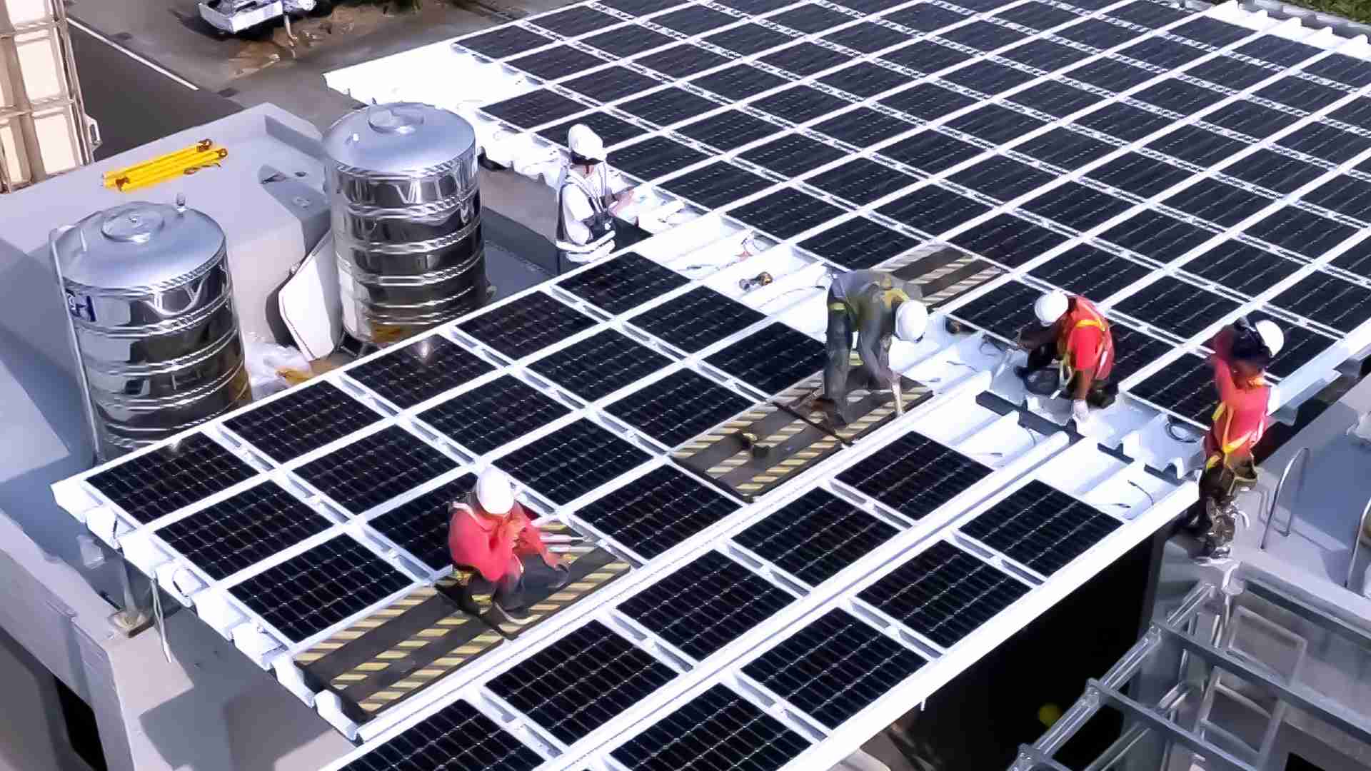 牛牛游戏着力于替代能源之技术研发，，，，如光电浪板的相关制程、、、设备与产品，，，其中所开发之光电整合型浪板，，，，减少传统金属支架安装，，，更提升耐候度，，，可广泛运用于多元场域，，，，并辅助建筑达到净零碳排目标